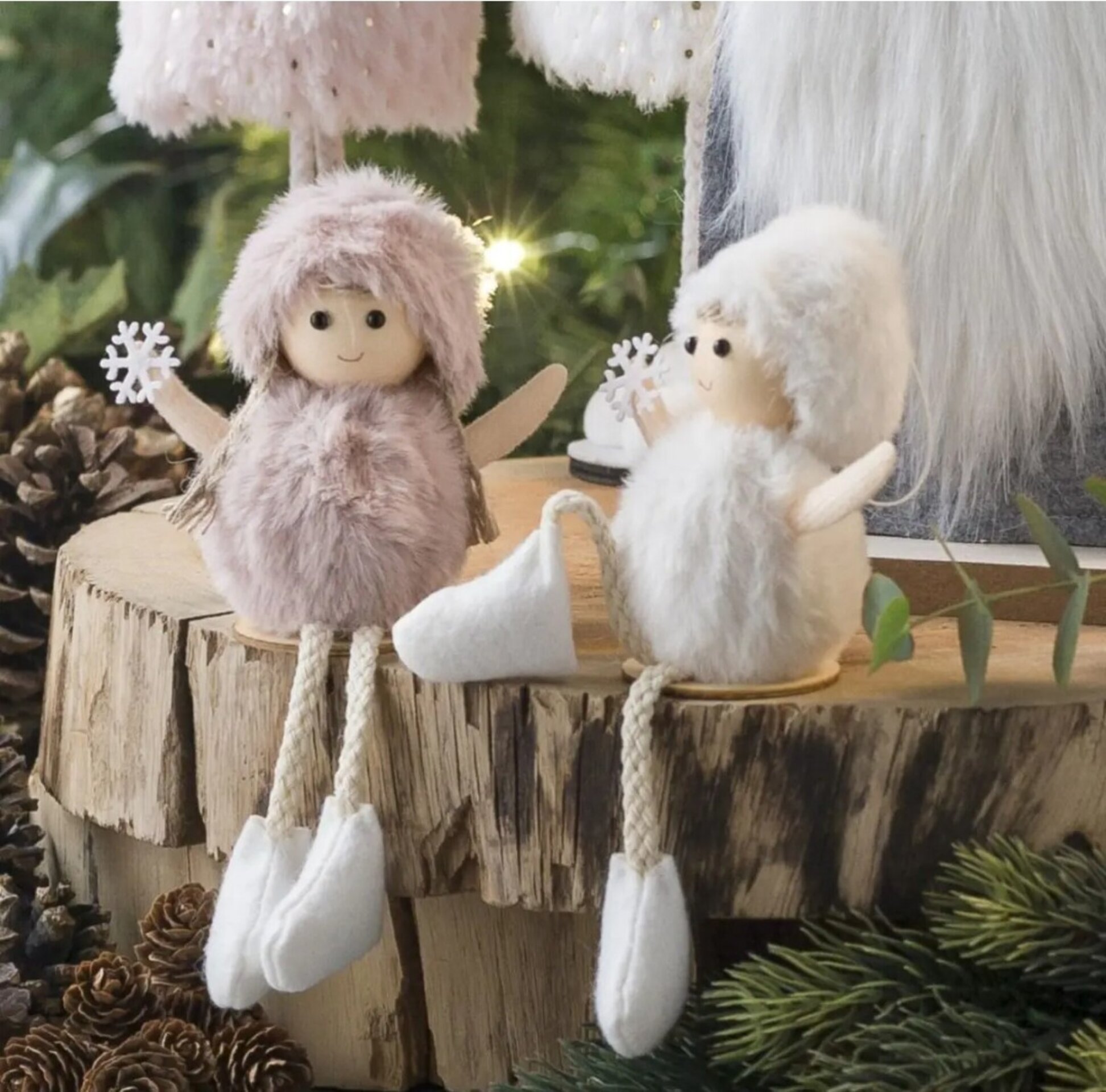 Muñecas rosa y blanca sentadas base madera surtido 3€ min 2 ud - 2