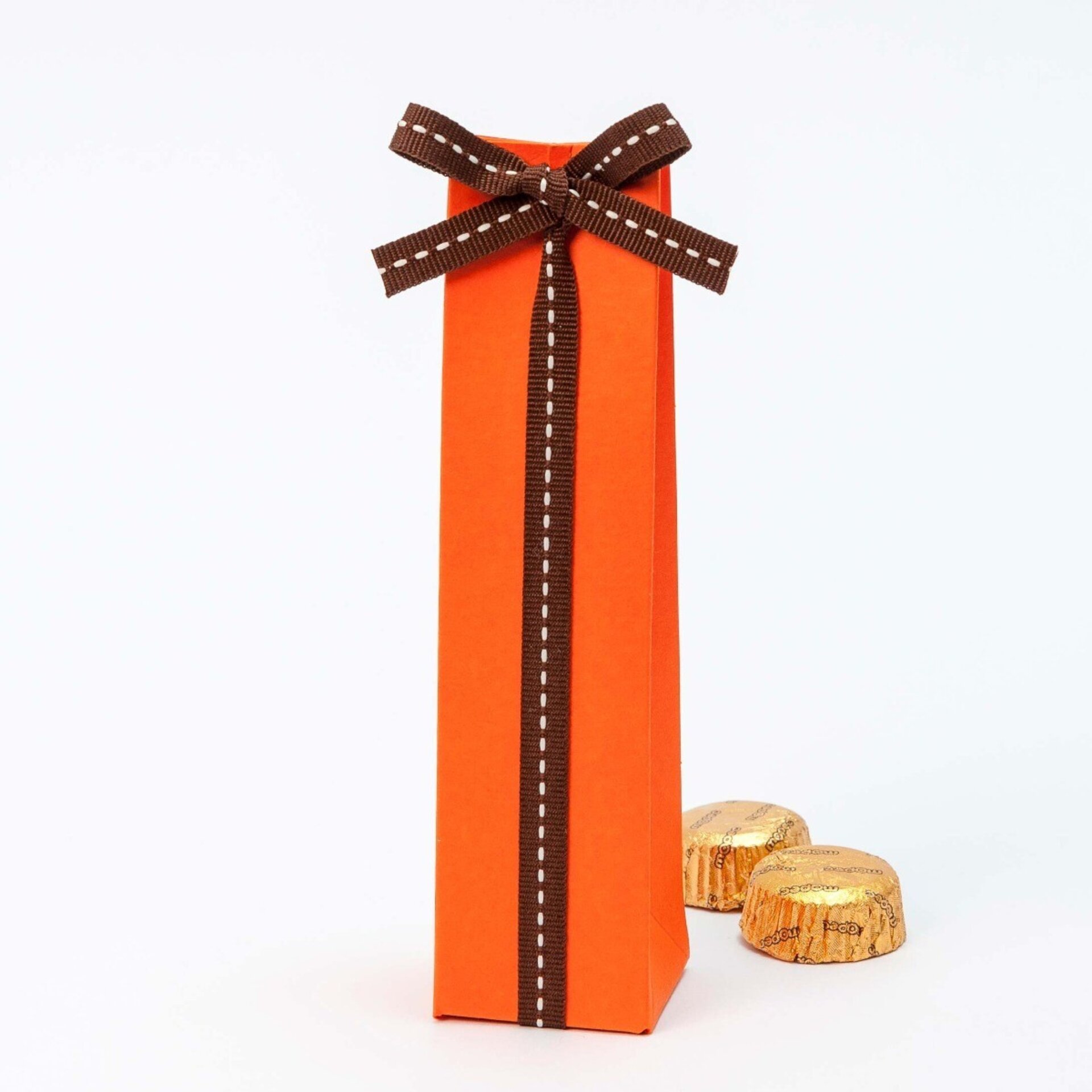 Caja naranja decorada cinta pespunte marrón 2 bombones* - 2