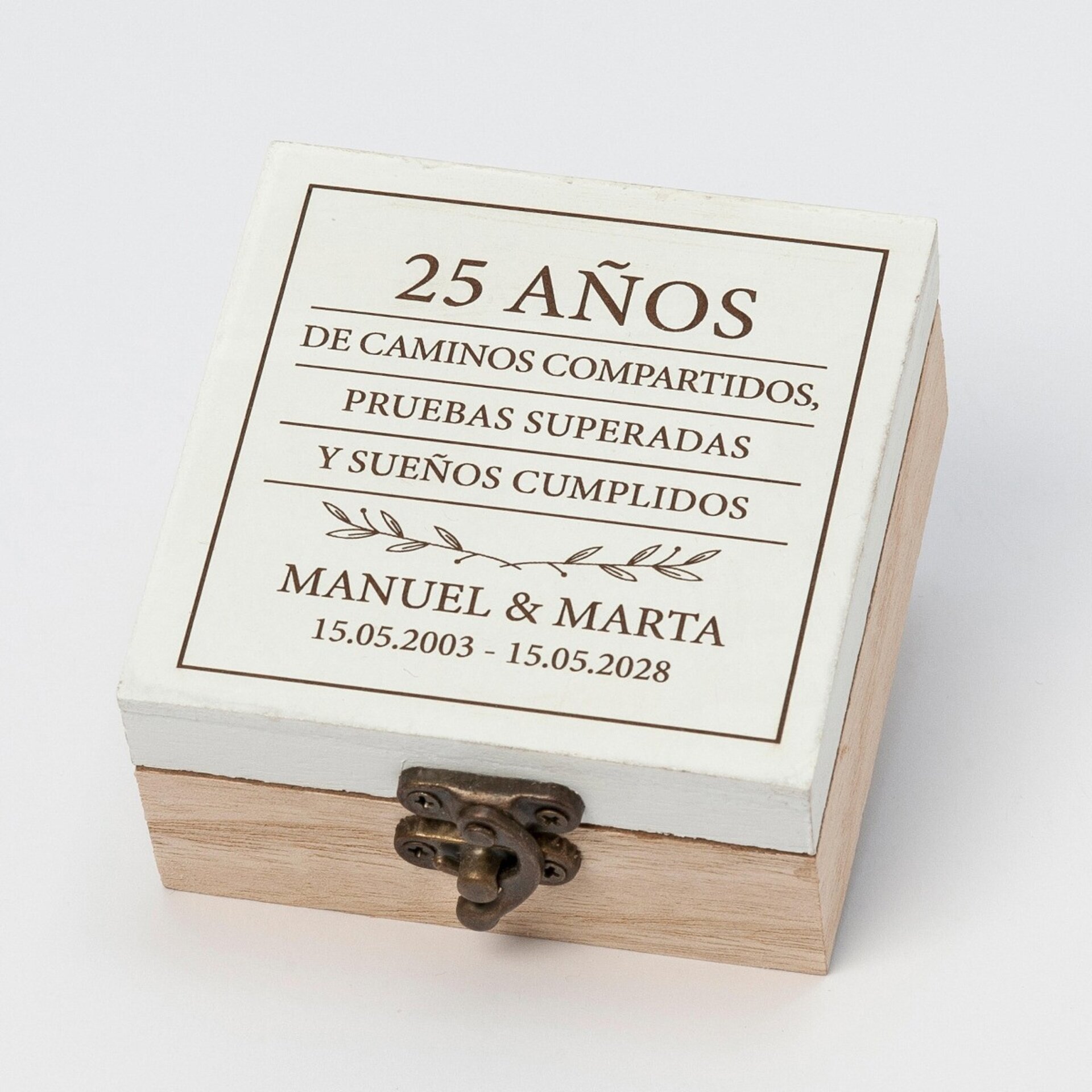 Caja madera 25 aniversario personalizada 8x4x8cm. - 2