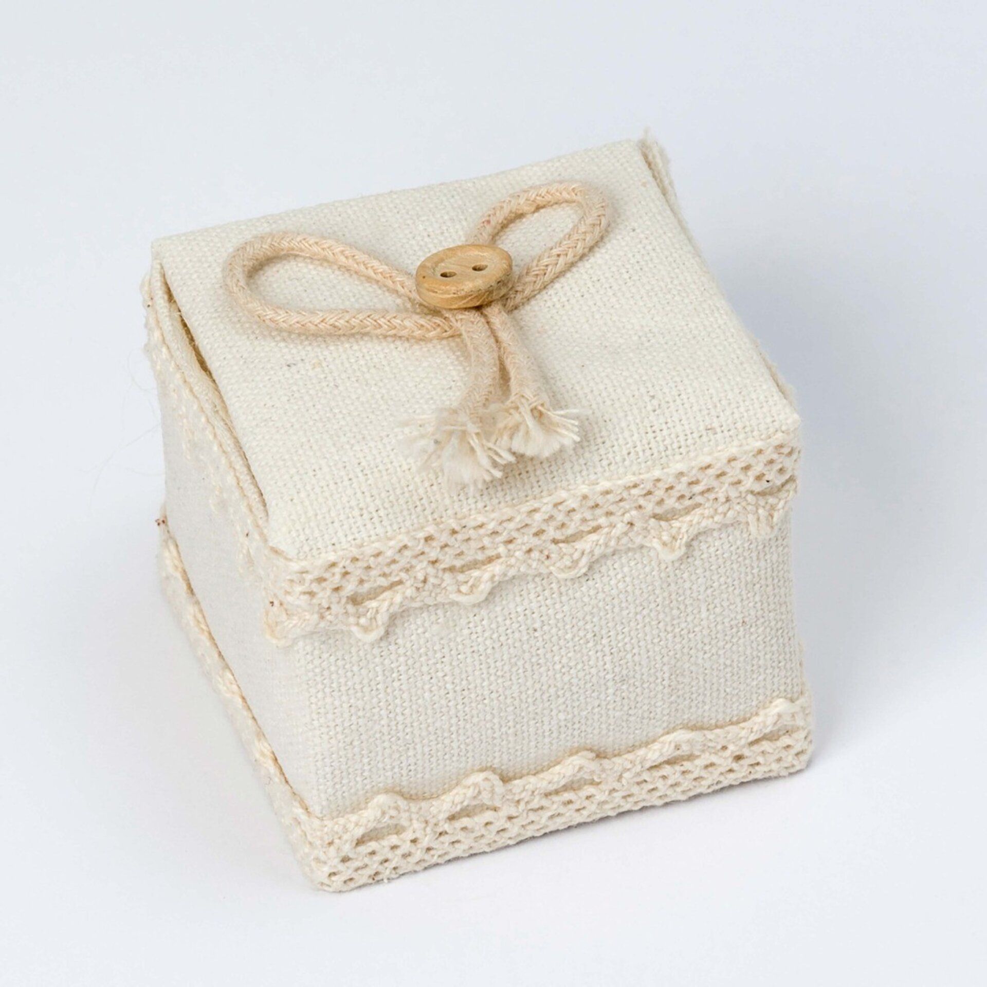 Cajita marfil con cintas para anillos - 1
