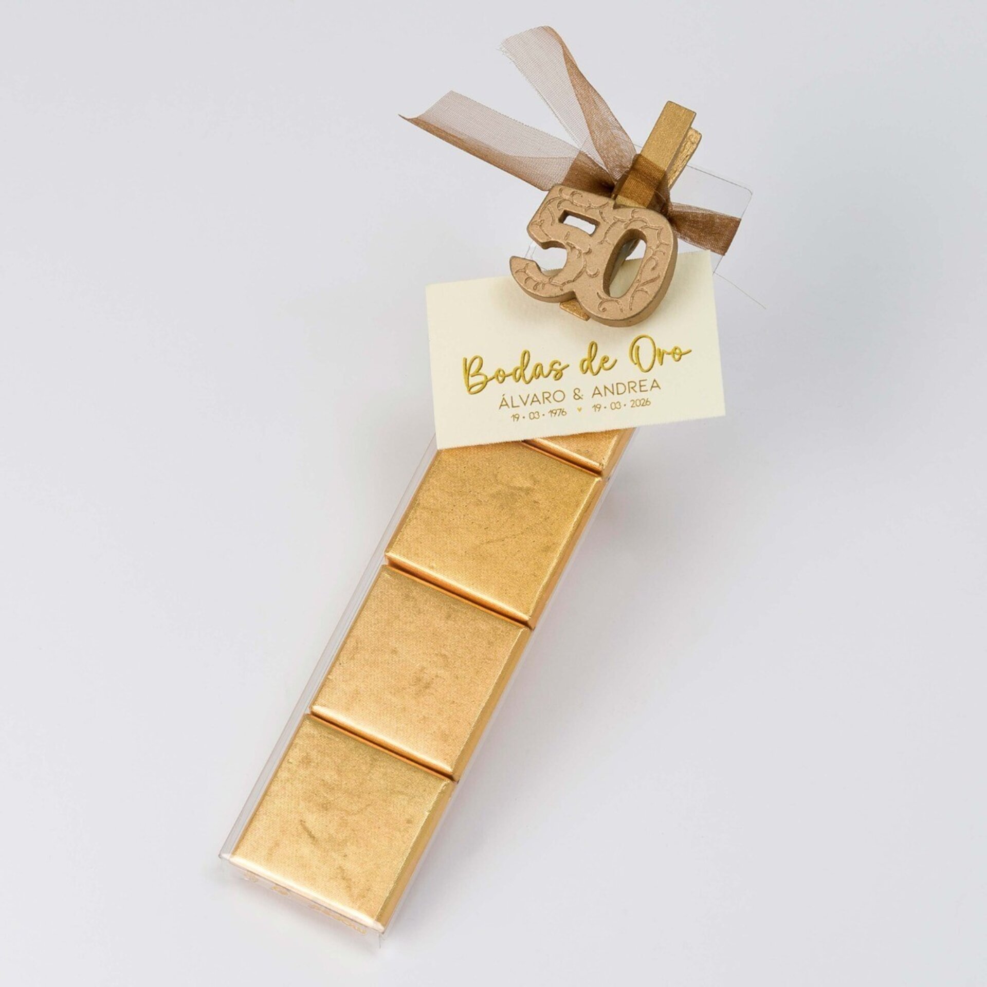 Estuche 4 napolitanas y pinza madera 50 años* - 2