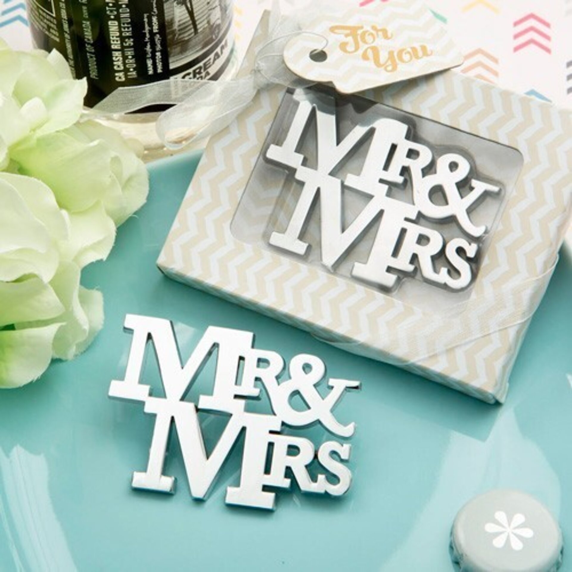 LOTE 33 ABREBOTELLAS MR & MRS EN CAJA REGALO - 1